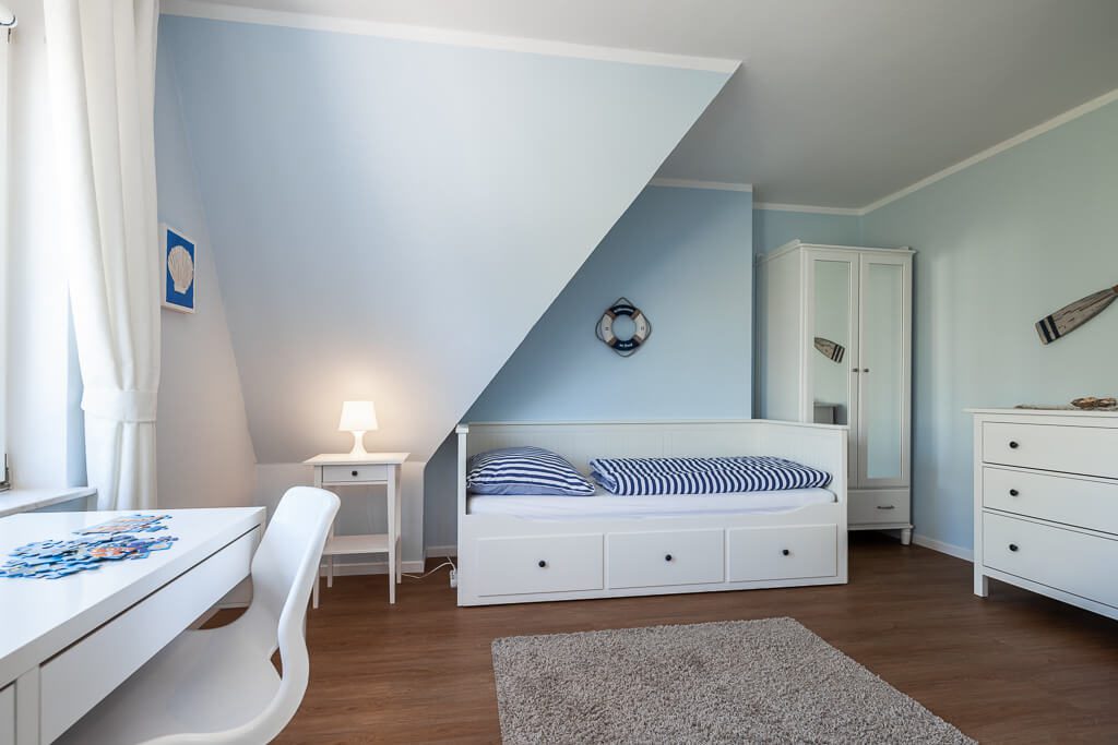 1. Schlafzimmer zusätzlich mit einem ausziehbaren Bett (80x200 auf 160x200 cm)